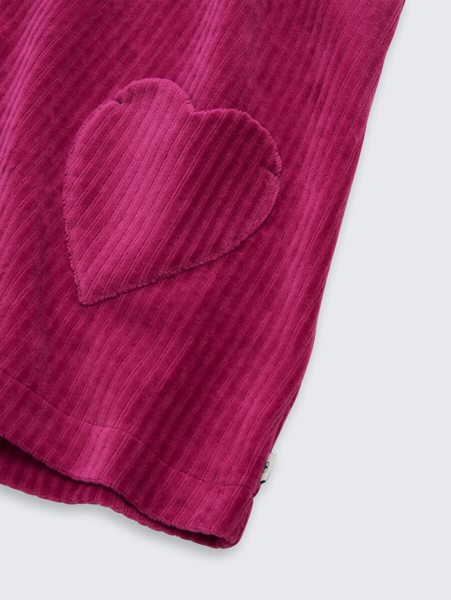 mini vestido de pana con bolsillos de corazón