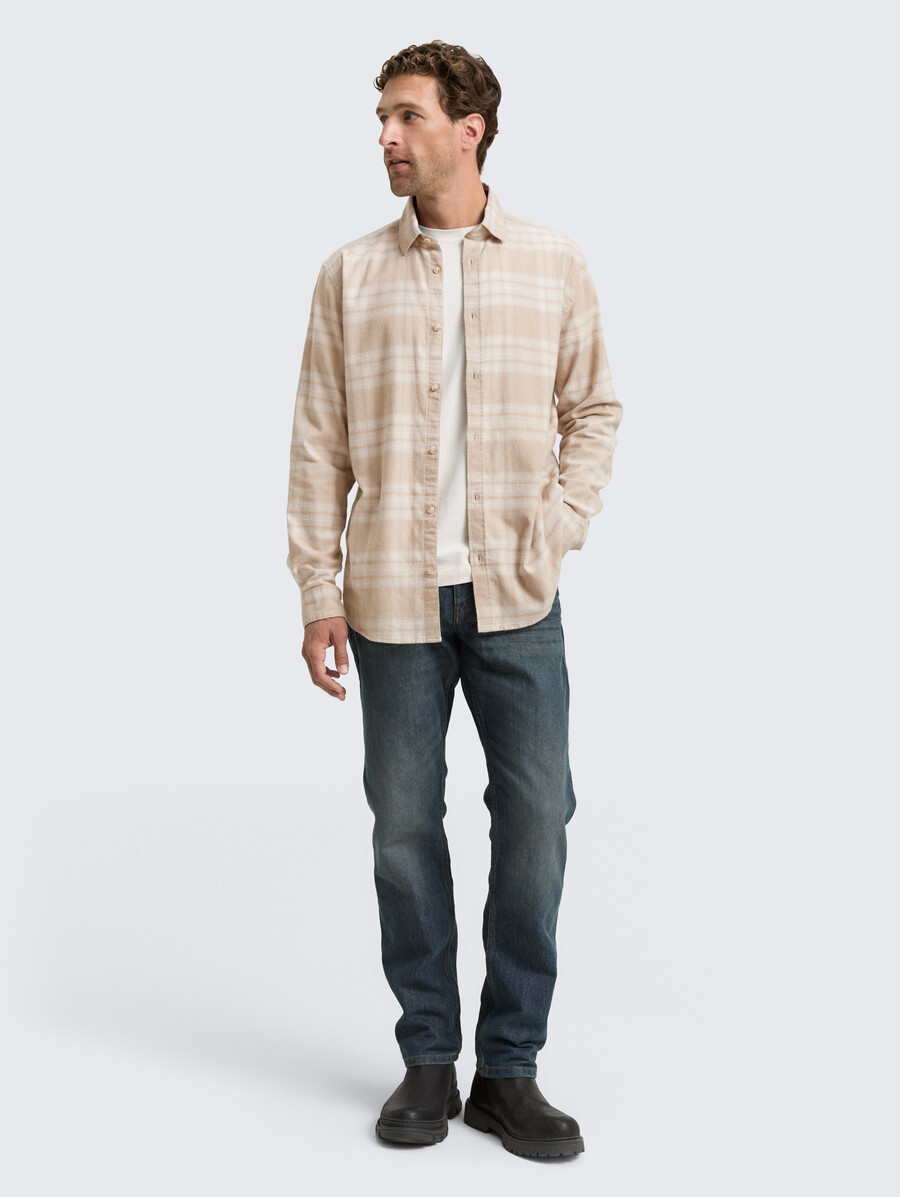 camisa de corte regular con bordado de logo