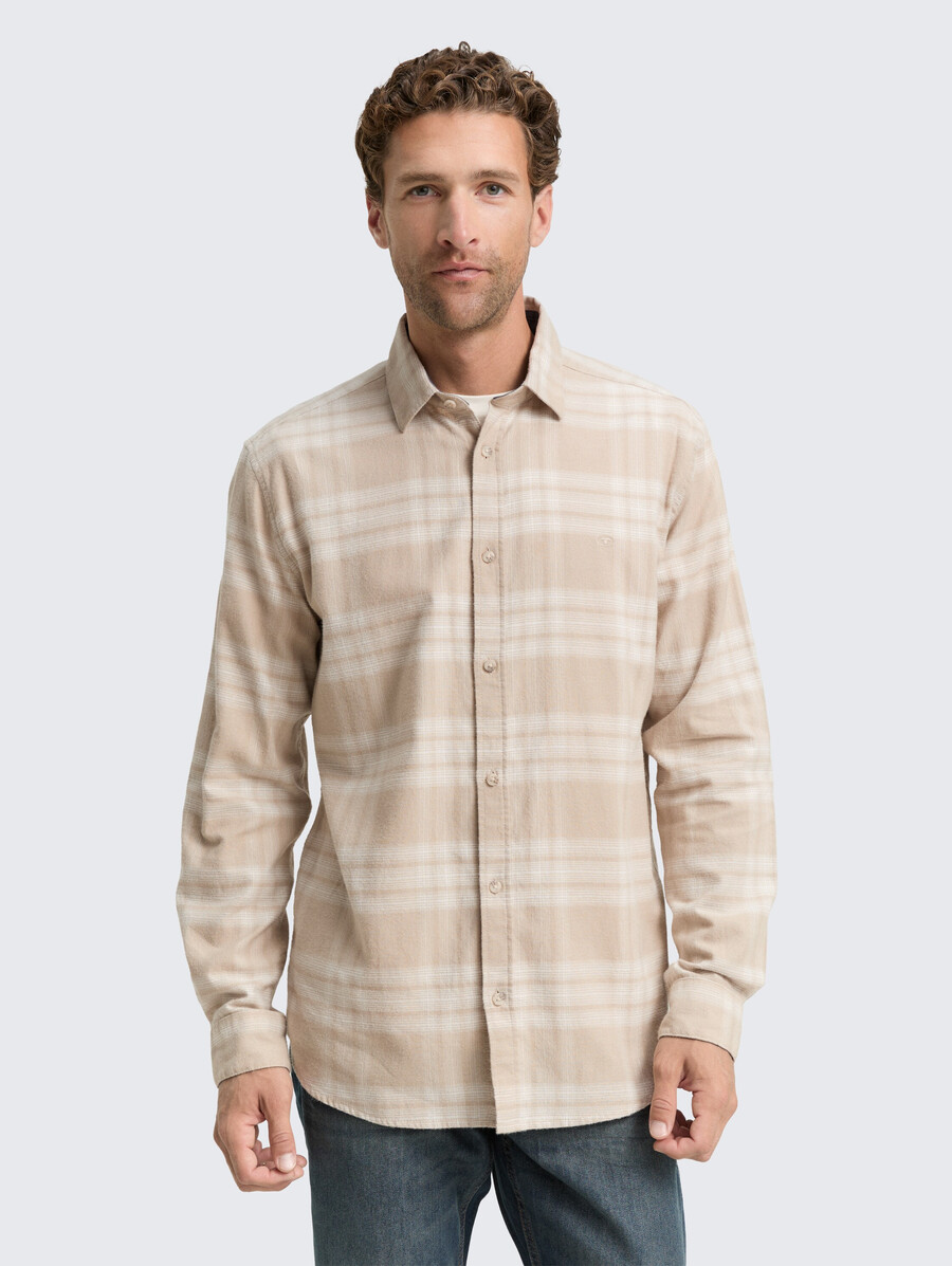camisa de corte regular con bordado de logo