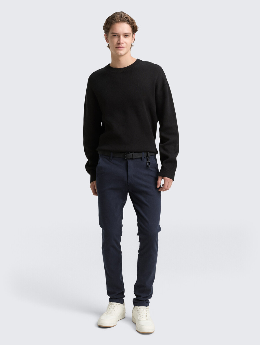 pantalones chinos de corte recto con cinturón