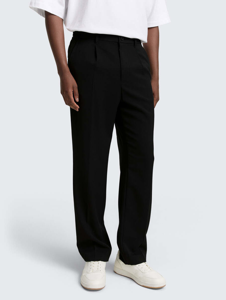 pantalones chinos holgados con pliegue