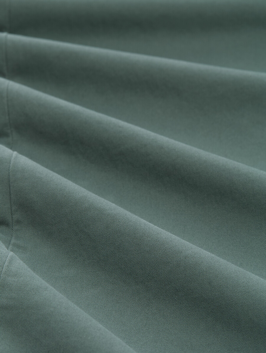 pantalones chinos ajustados con cinturón