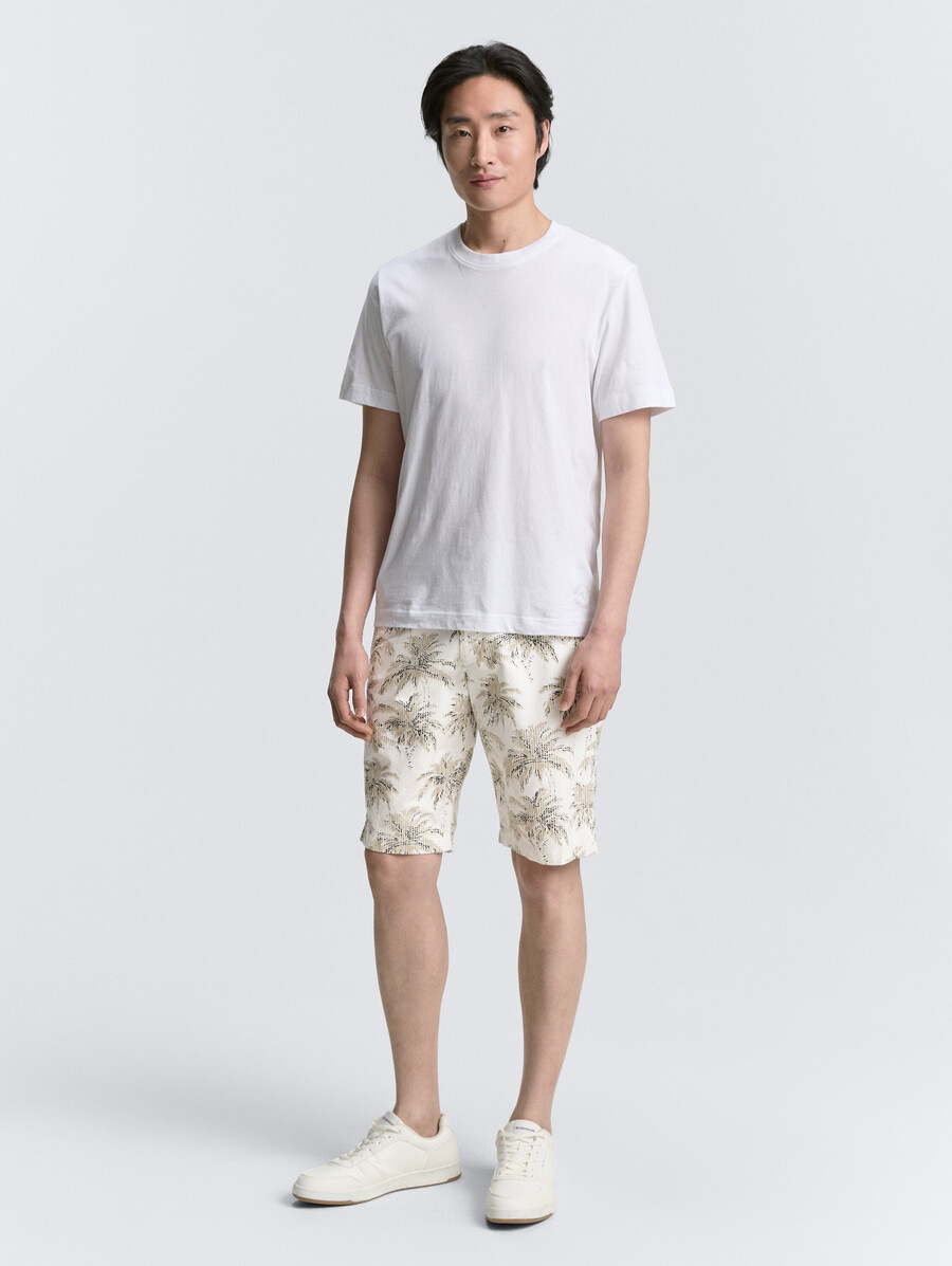 pantalones cortos chinos regulares con estampado de palmeras