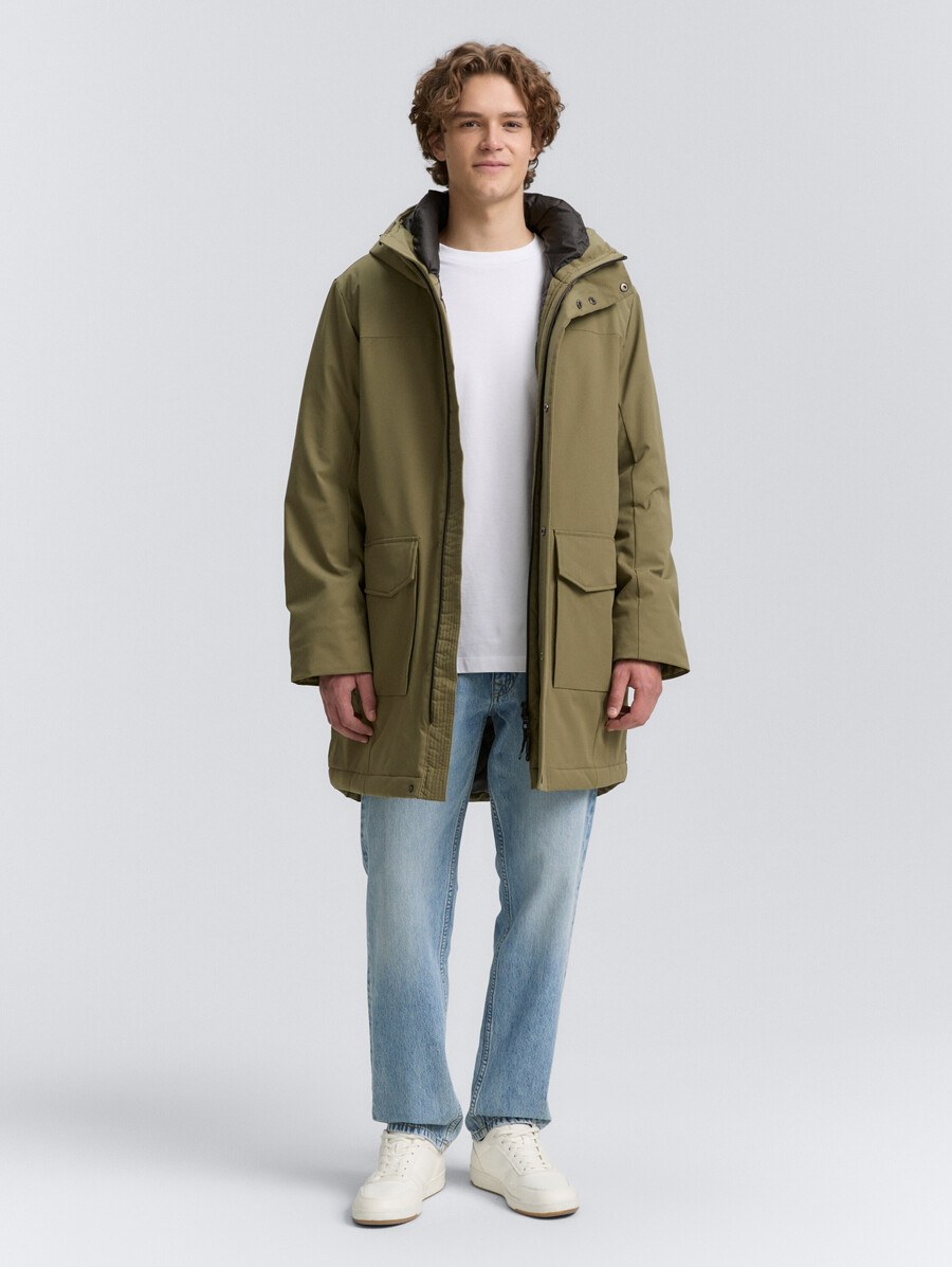 parka con función repelente al agua