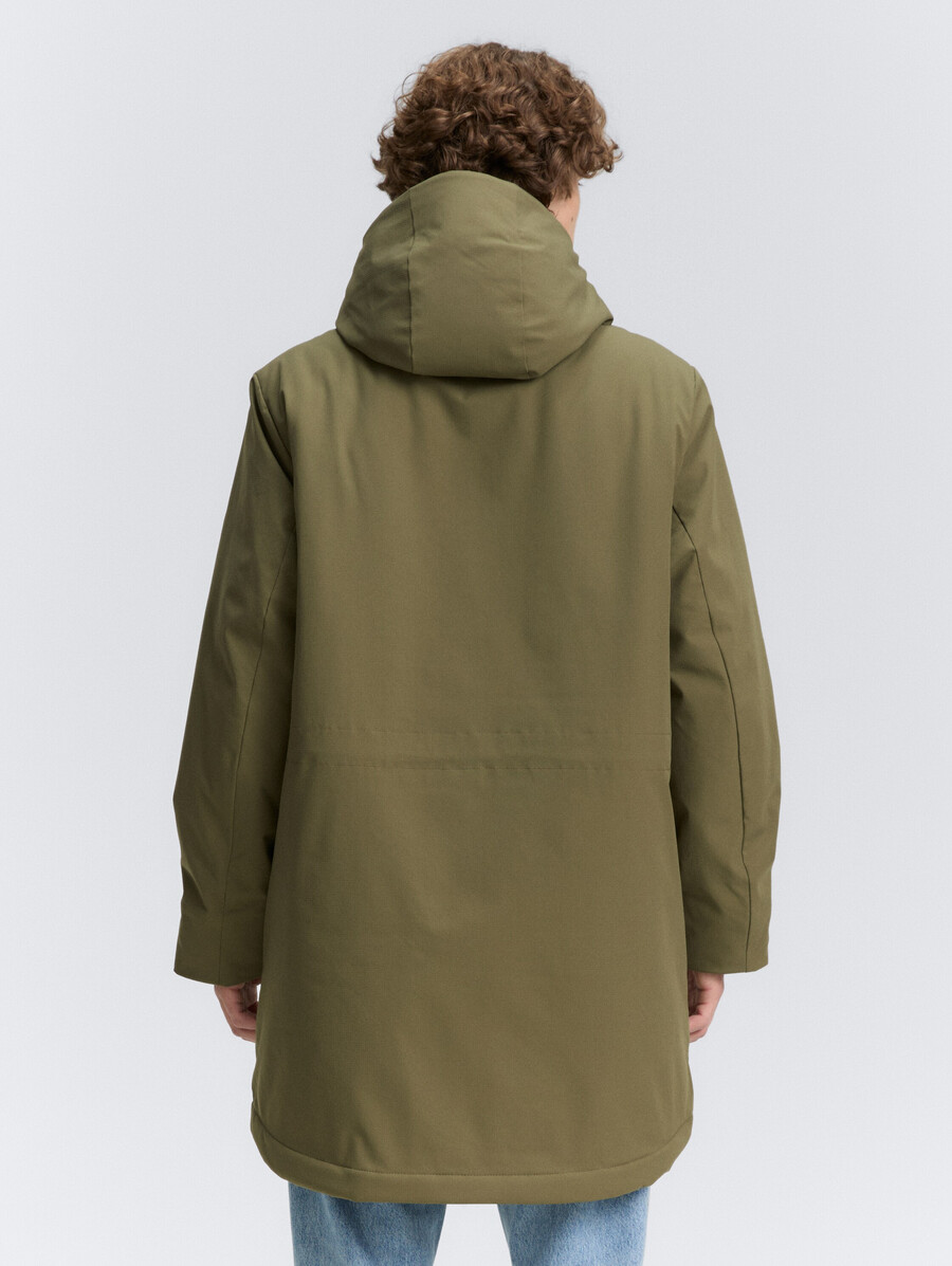 parka con función repelente al agua