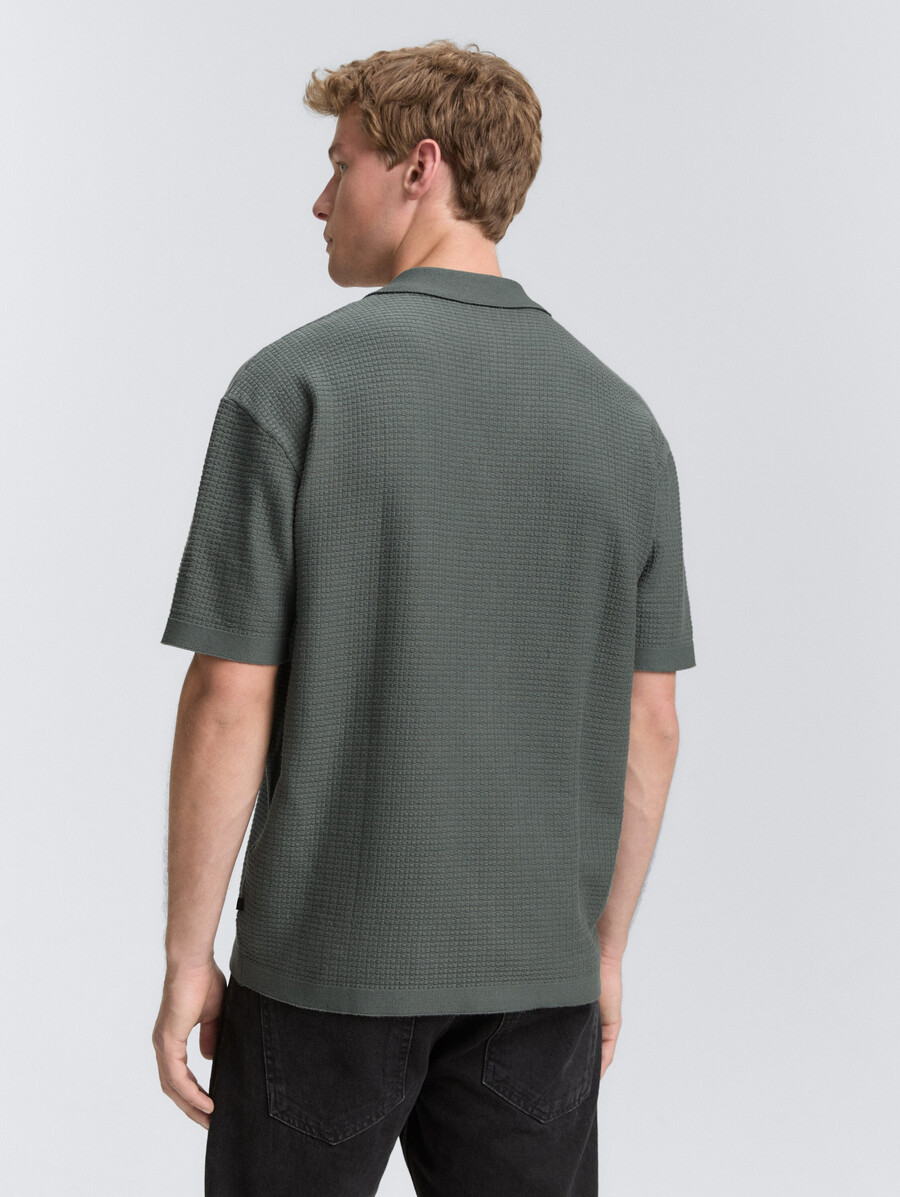 polo de punto con mangas cortas
