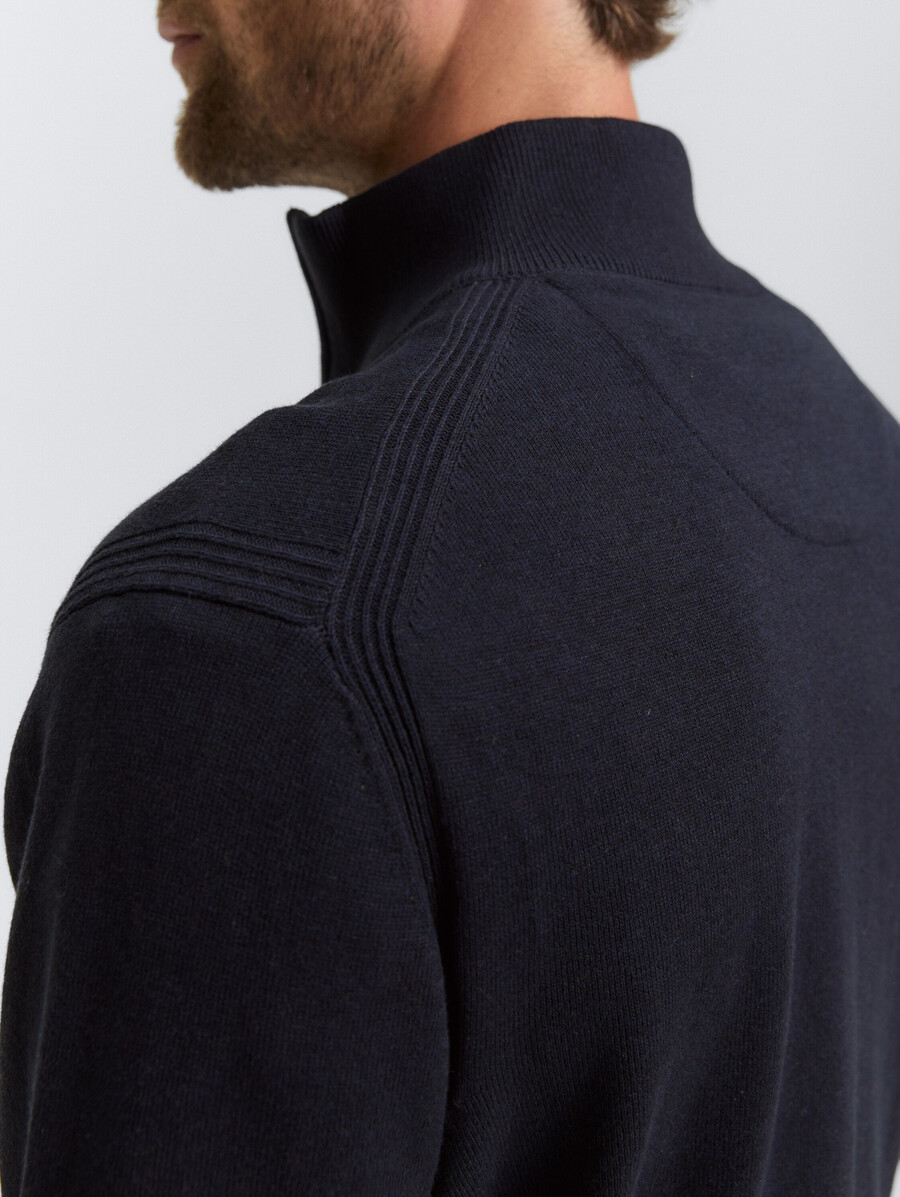 cárdigan con cuello alto