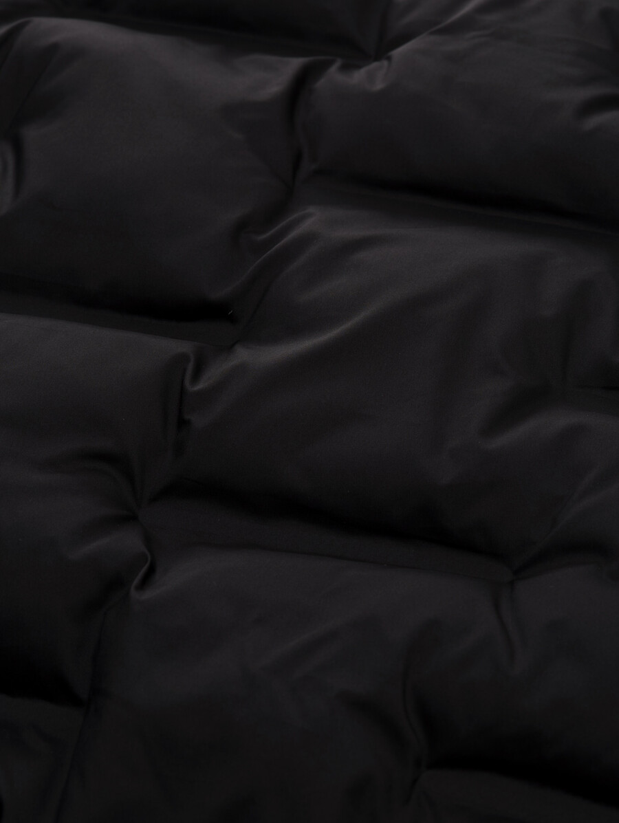 chaqueta acolchada híbrida con capucha
