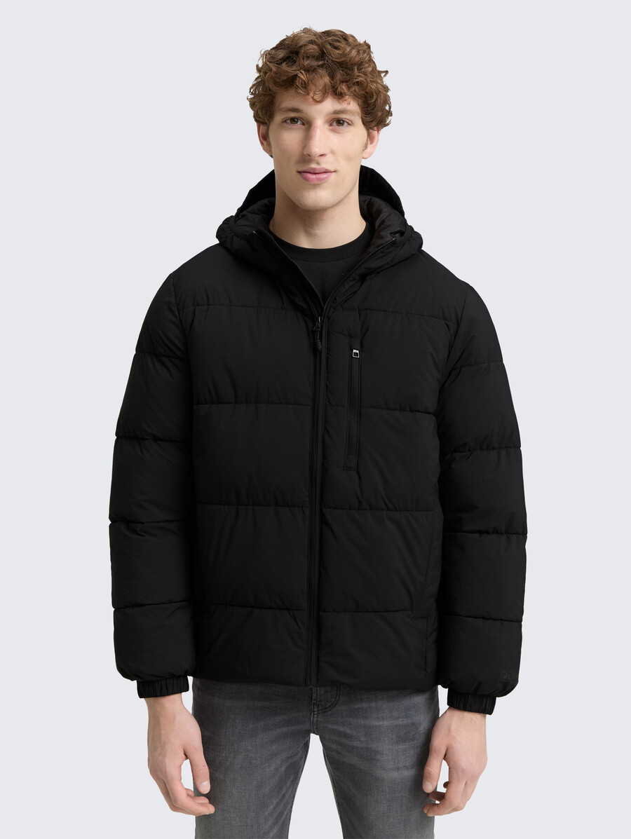 chaqueta acolchada ligera con capucha