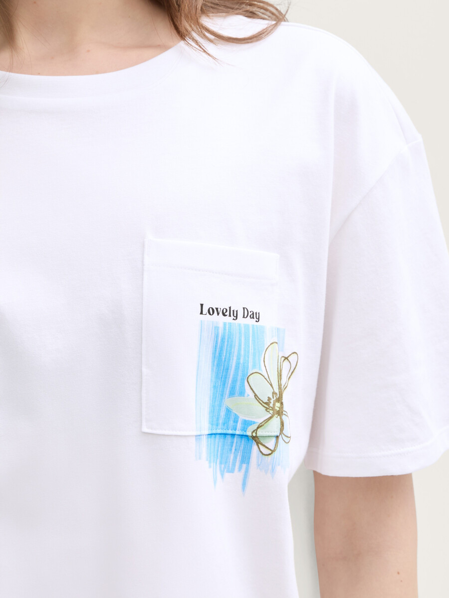 camiseta con bolsillo en el pecho