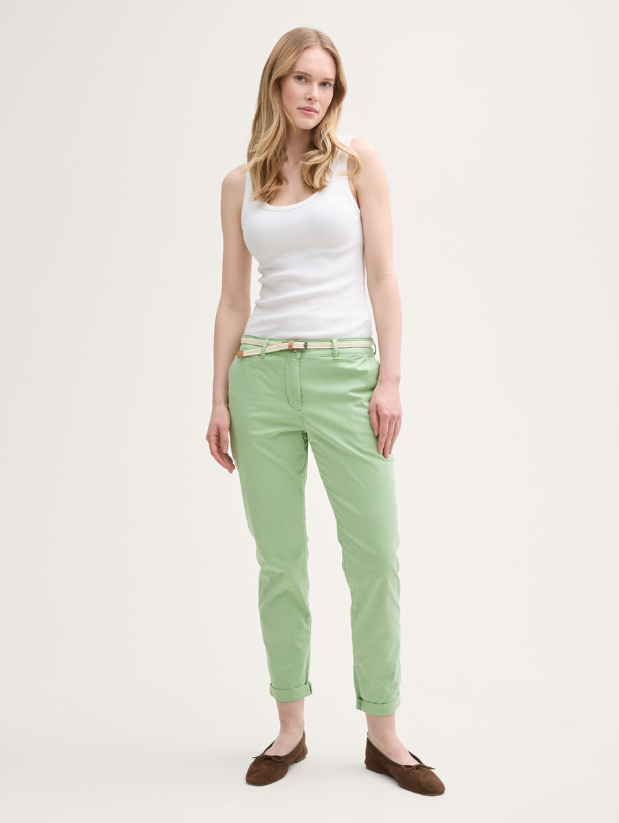 pantalones chinos ajustados con cinturón