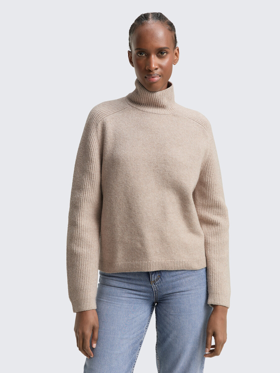 jersey de punto de corte relajado con cuello alto