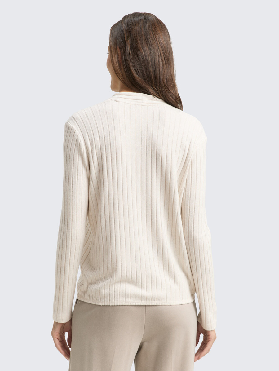 camisa acogedora de manga larga con cuello en v