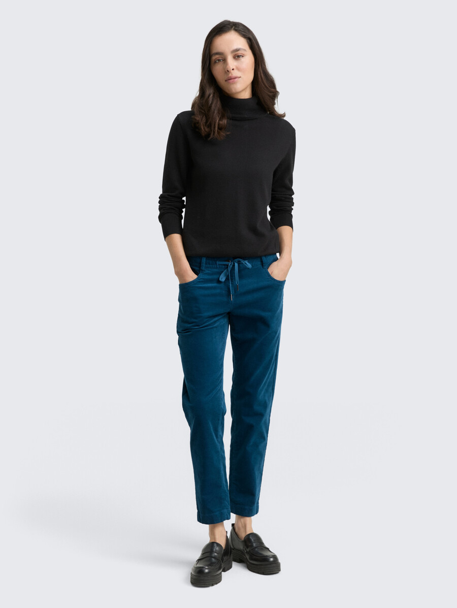 pantalones de pana relajados y cónicos