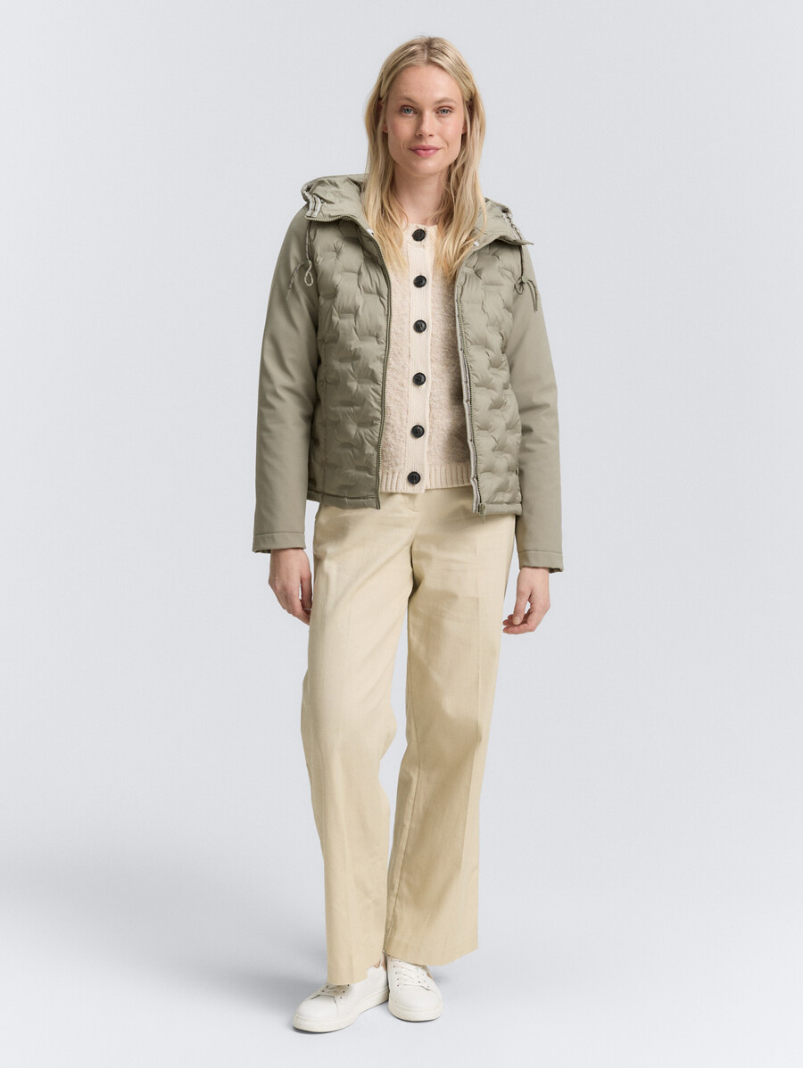 chaqueta acolchada híbrida con capucha