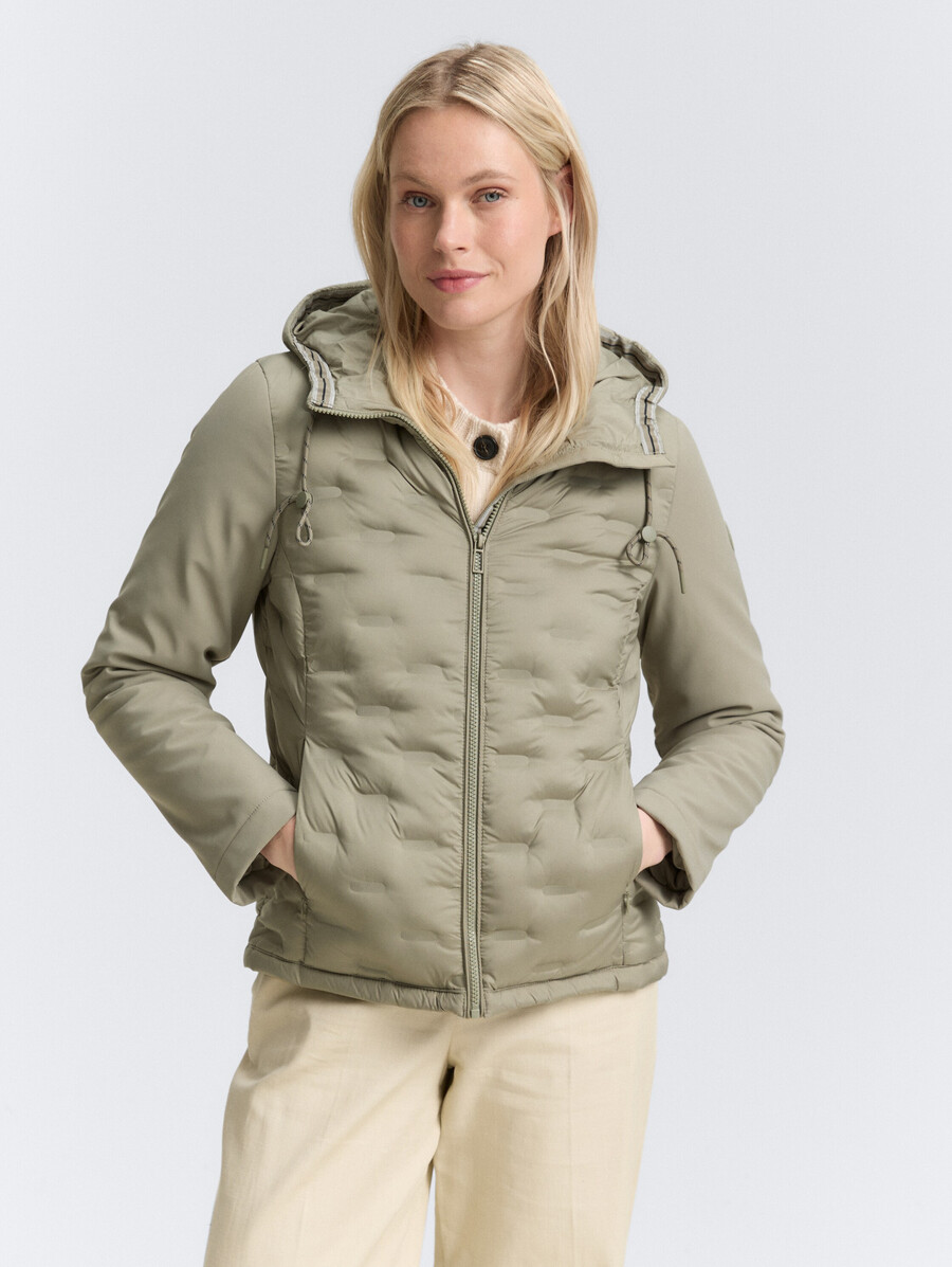 chaqueta acolchada híbrida con capucha