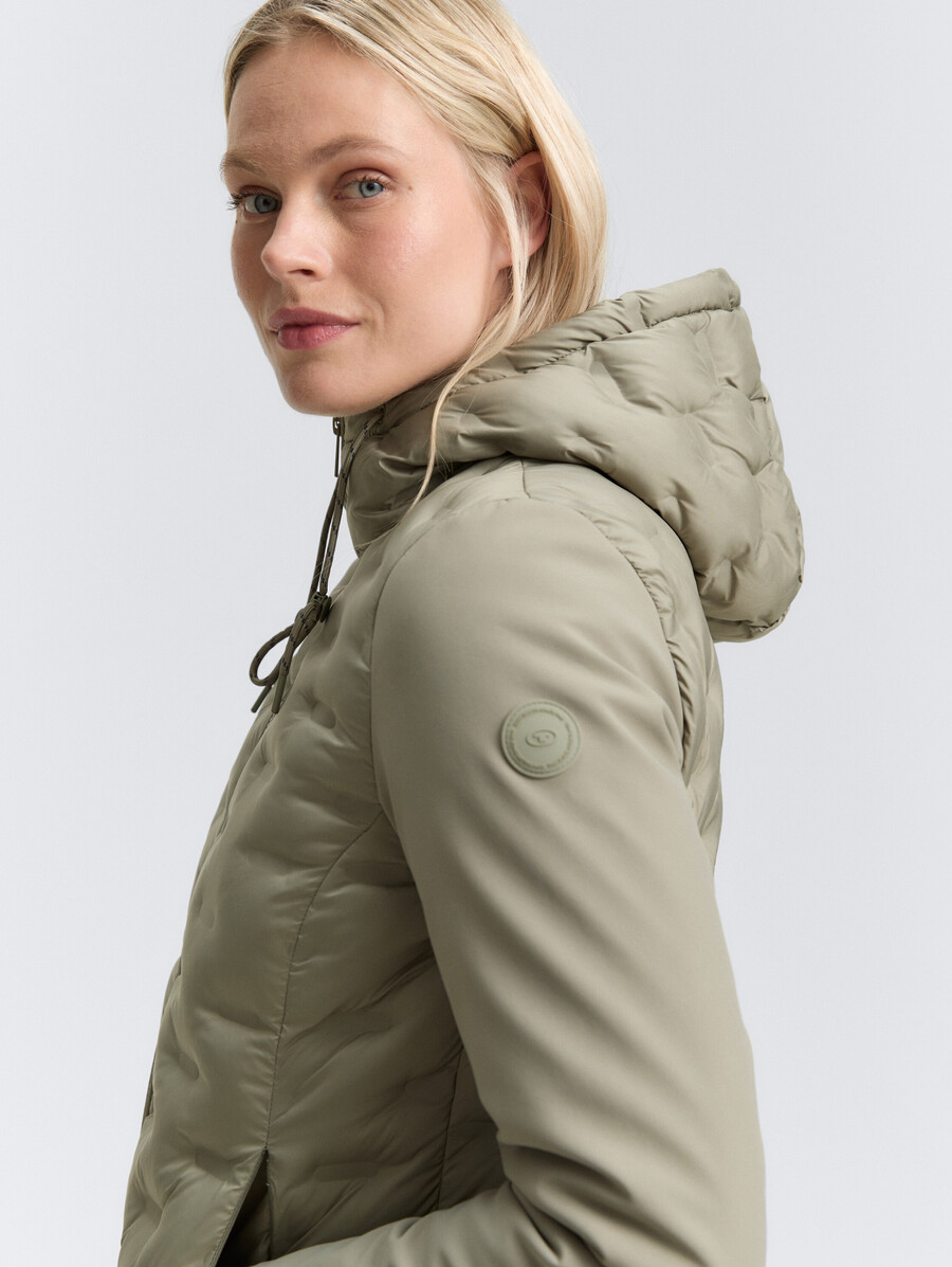 chaqueta acolchada híbrida con capucha