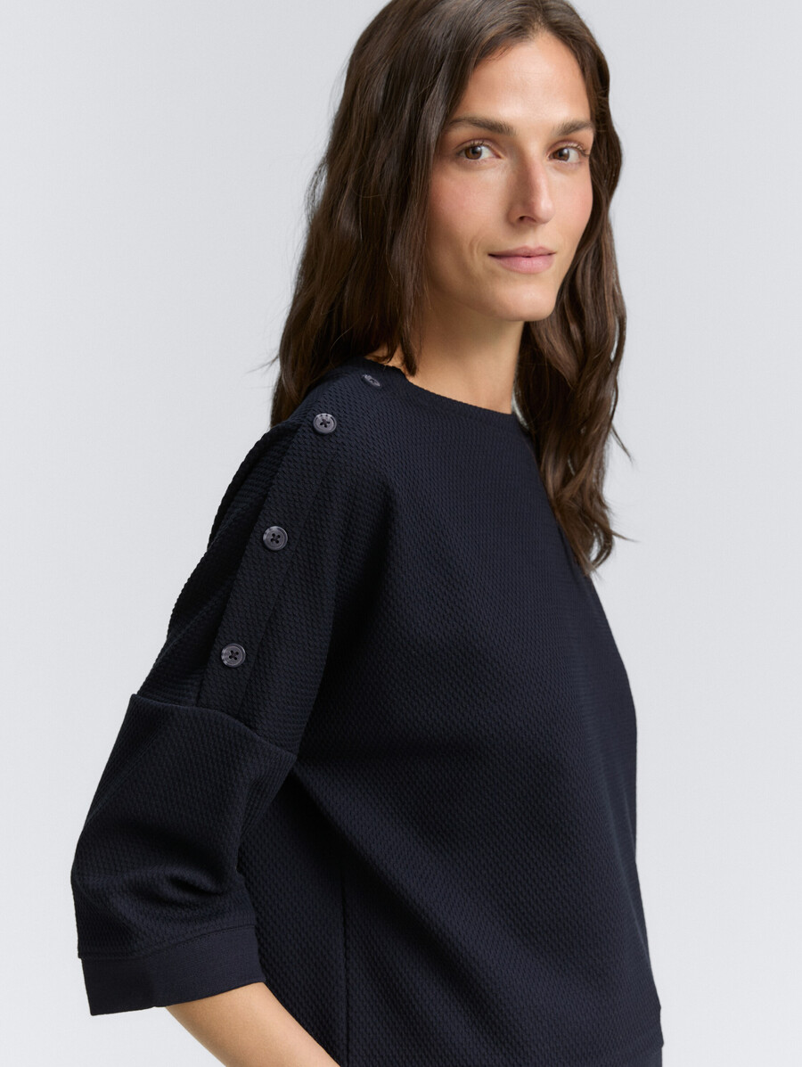 sudadera con detalles de botones
